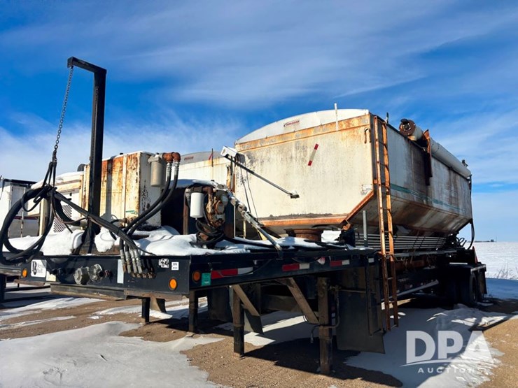 2007-neville-trailer-image-2