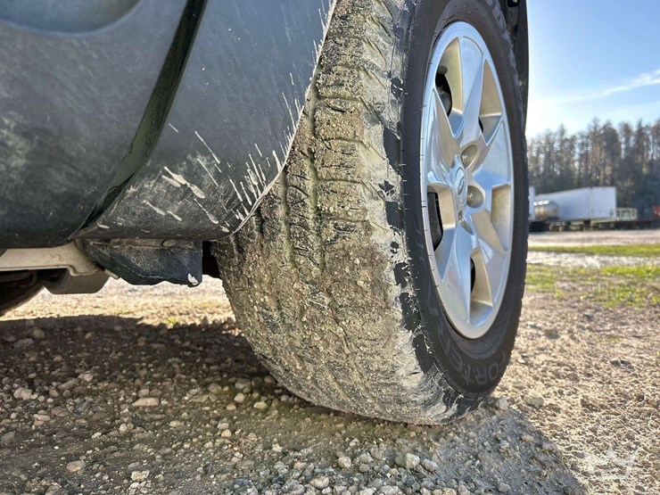 2013-ford-explorer-suv-image-25