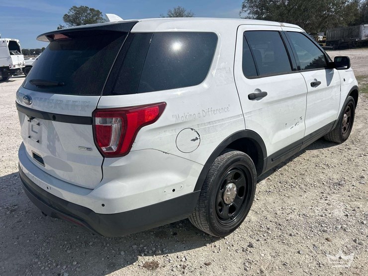 2016-ford-explorer-awd-suv-image-3