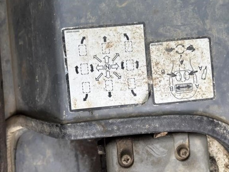 2016-takeuchi-tl8-image-23