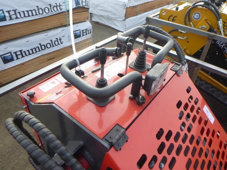 2025-agt-ysrt14-skid-steer-track-loader-image-14