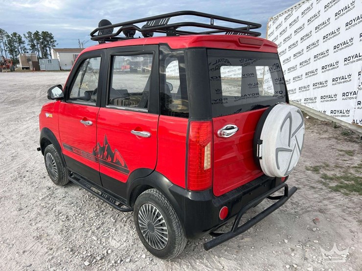 2024-meco-m-y-4-passenger-electric-car-image-4