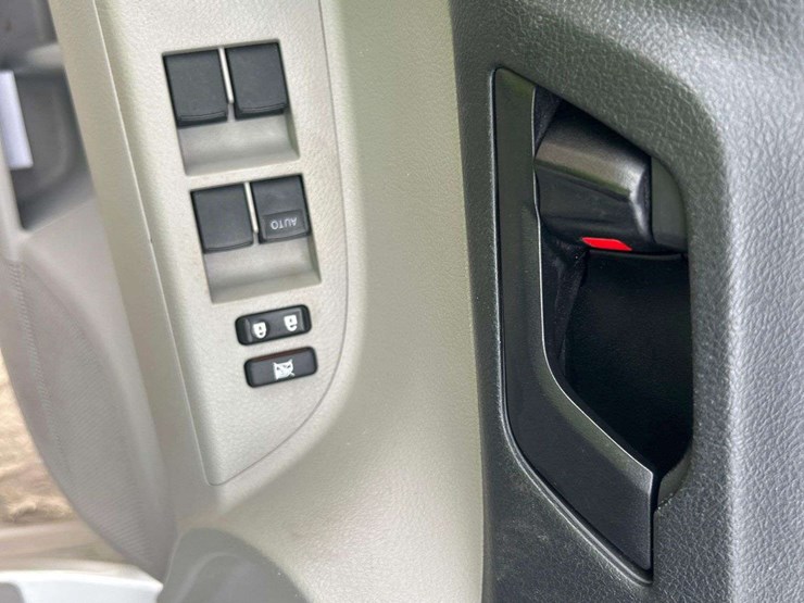 2010-toyota-highlander-suv-image-12