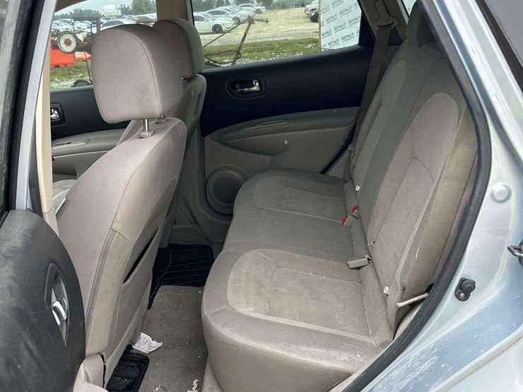 2014-nissan-rgue-suv-image-22