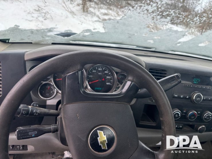 2011-chevrolet-3500hd-image-29