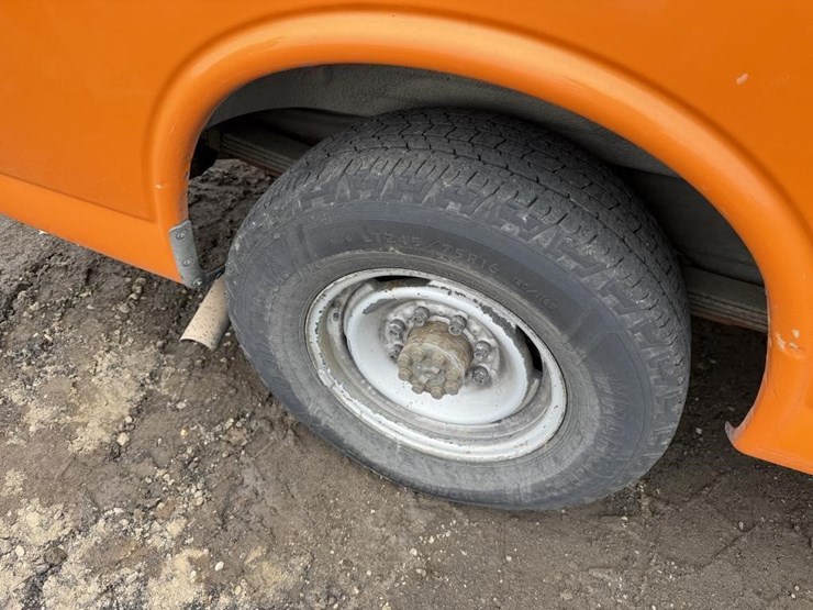 2000-gmc-3500-image-23