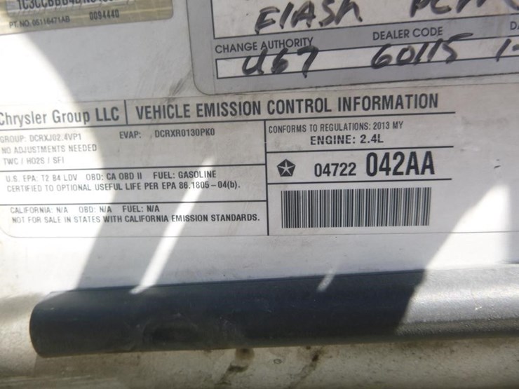 2013-chrysler-200-sedan-image-12