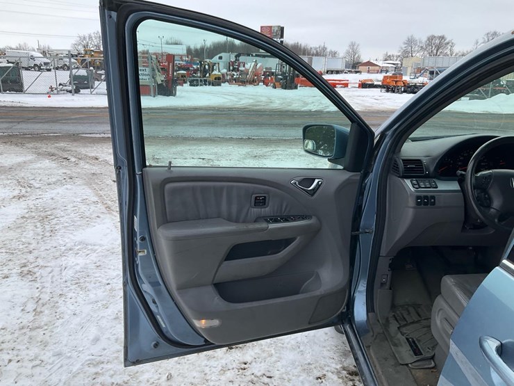 2010-honda-odyssey-touring-image-48