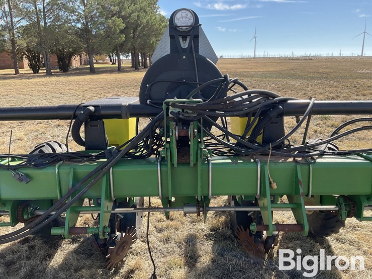 john-deere-1700-image-11