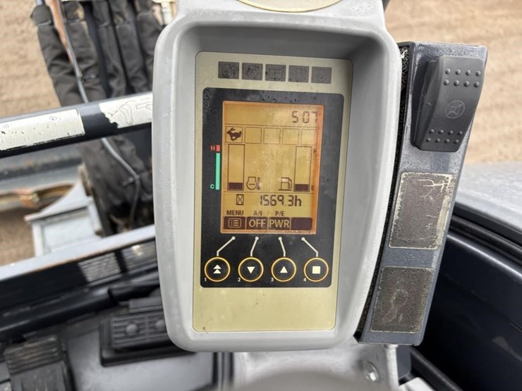 2022-deere-35g-image-34