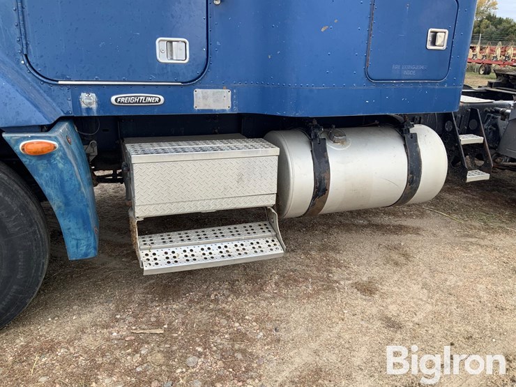 1999-freightliner-fld112-image-15