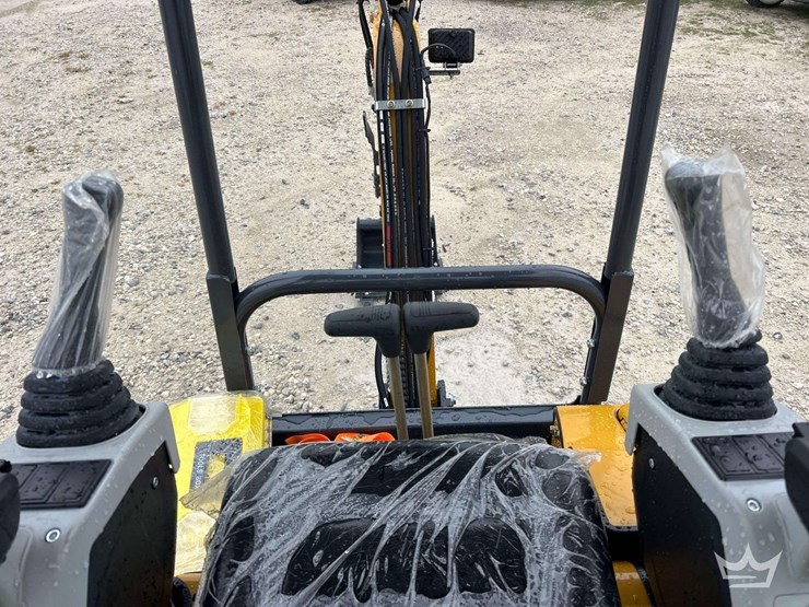 2025-cfg-industrial-qk18r-mini-excavator-image-6