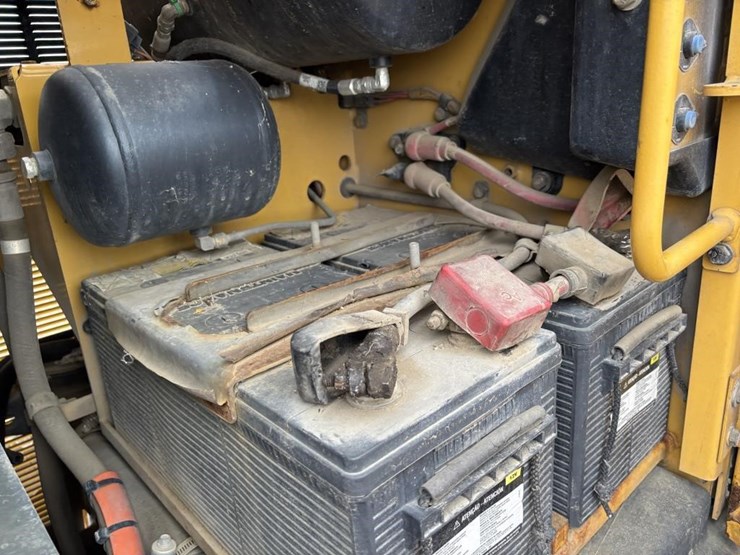 2006-caterpillar-143h-image-64