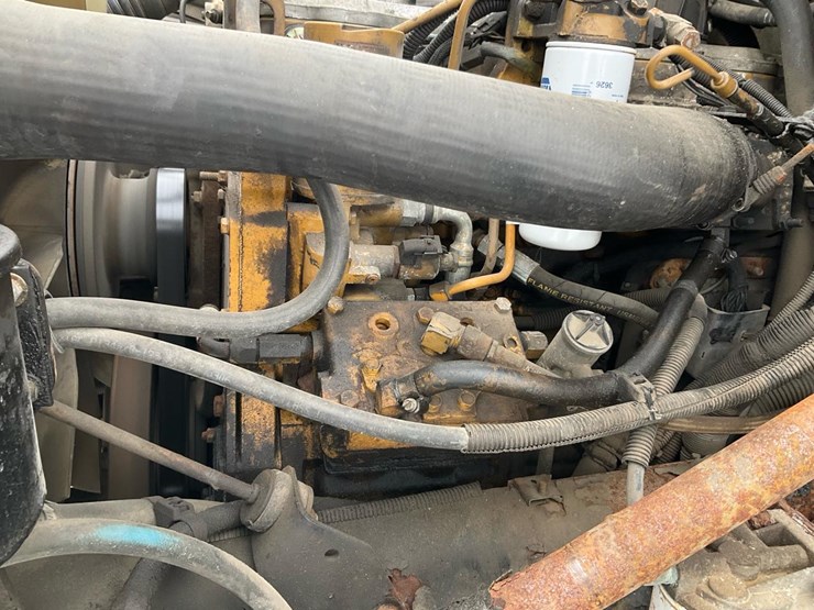 2000-freightliner-fl70-image-83