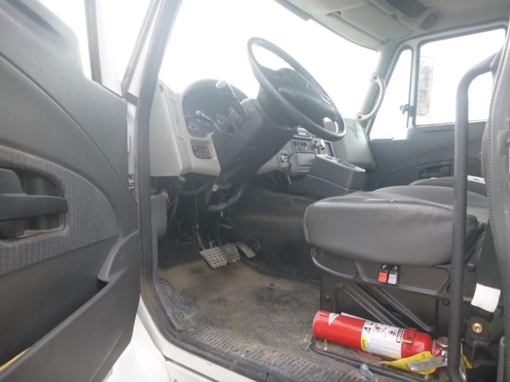 international-7600-image-17