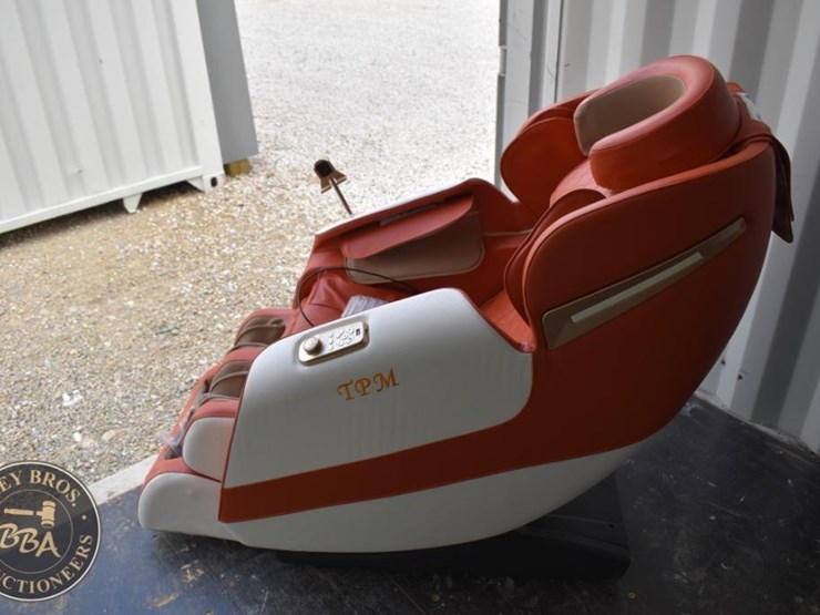 tpm-z69-massage-chair,-full-body-air-pressure,-zero-gravity,-heating-function-image-2