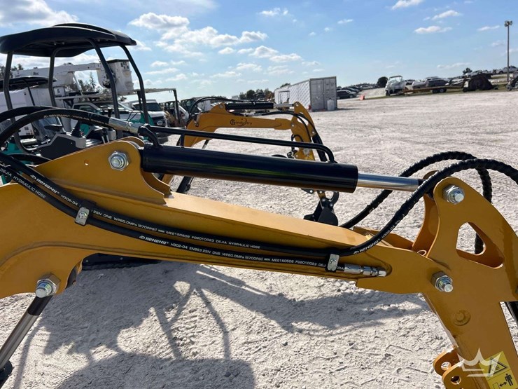 2025-cfg-industrial-mx12rx-mini-excavator-image-12