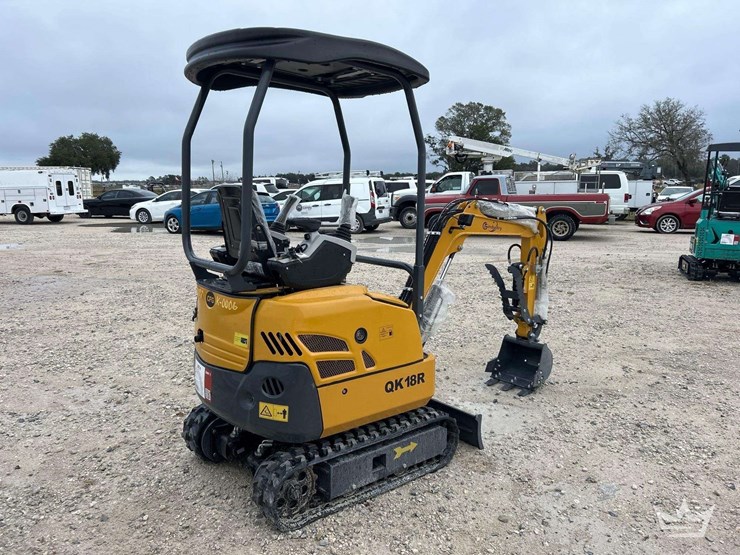 2025-cfg-industrial-qk18r-mini-excavator-image-3