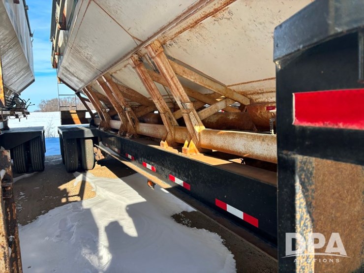 2007-neville-trailer-image-24