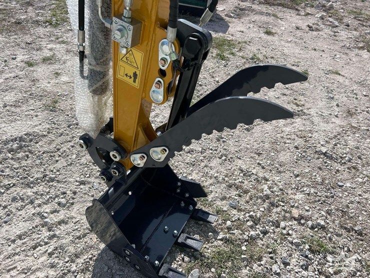 2025-cfg-industrial-qk18r-mini-excavator-image-17