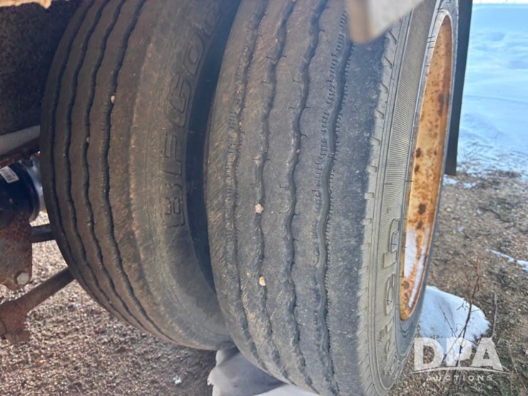 2007-neville-trailer-image-34