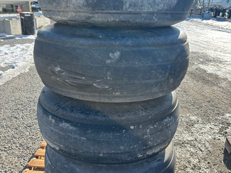 implement-tires-and-wheels-(lt1486)-image-1