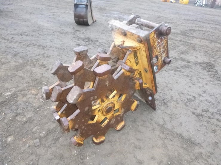 caterpillar-420-image-1