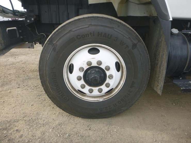 international-7600-image-28