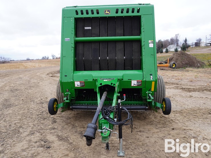 2024-john-deere-561m-image-2