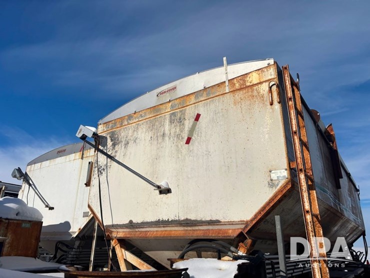 2007-neville-trailer-image-43