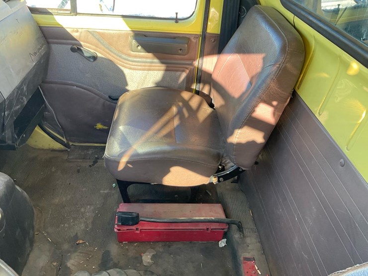 international-4900-image-79