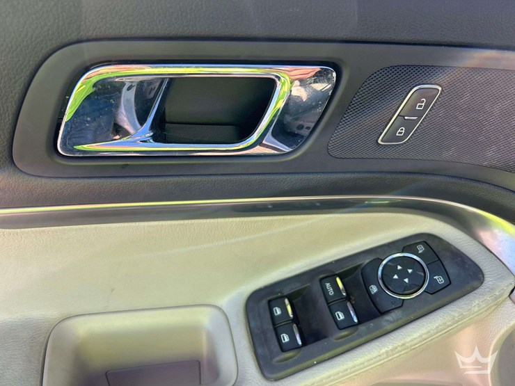 2013-ford-explorer-suv-image-12