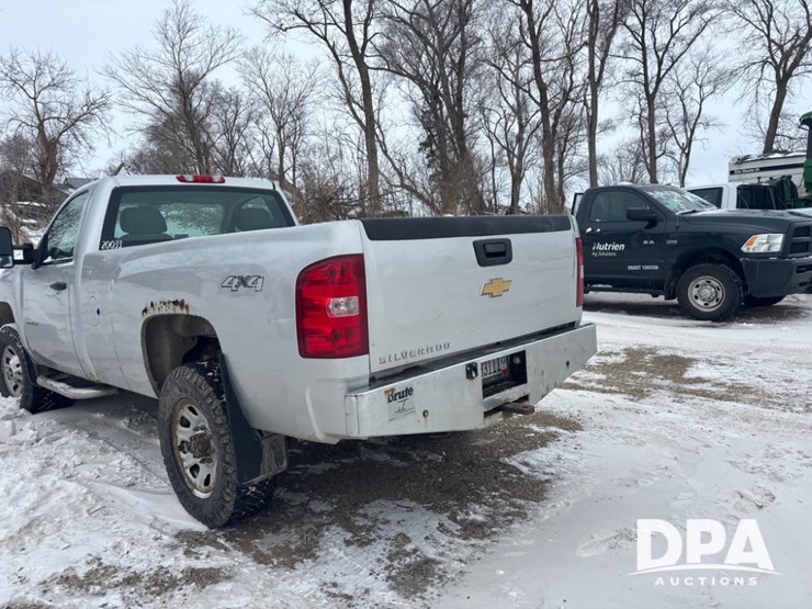 2011-chevrolet-3500hd-image-4