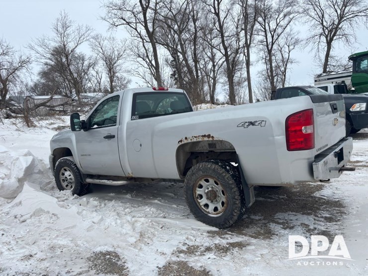 2011-chevrolet-3500hd-image-3