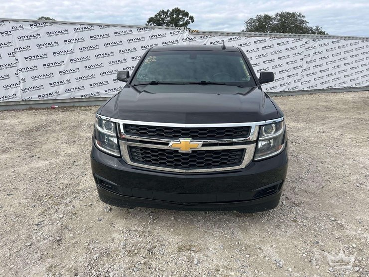 2019-chevrolet-tahoe-4x4-suv-image-22