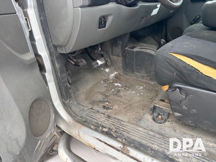 2011-chevrolet-3500hd-image-33