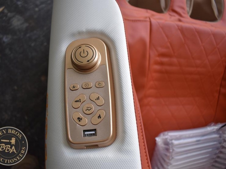 tpm-tpm-tp-z69full-body-massage-chair,-orange-&-white,-usb-port-image-4