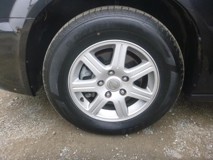 chrysler-town-&-country-image-14