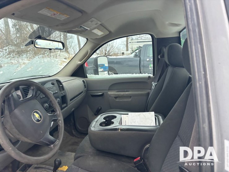 2011-chevrolet-3500hd-image-26