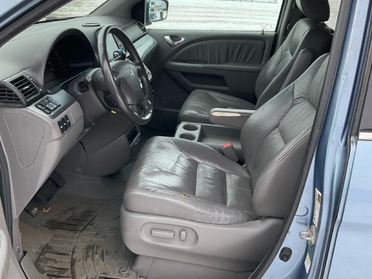 2010-honda-odyssey-touring-image-49