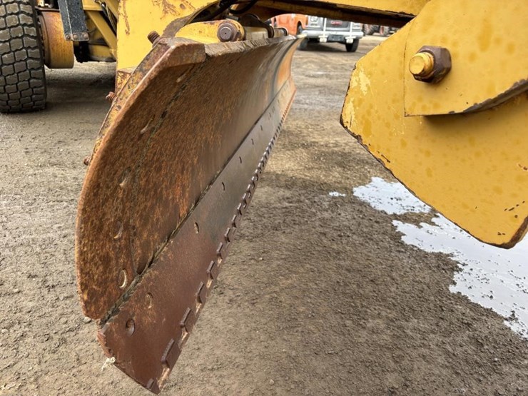 2006-caterpillar-143h-image-10