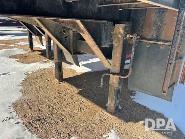 2007-neville-trailer-image-21