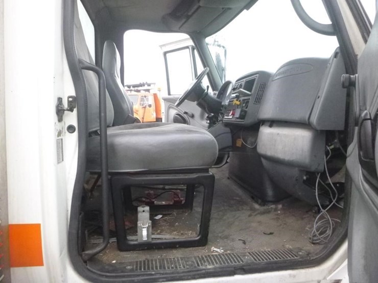 2004-international-durastar-4300-image-13