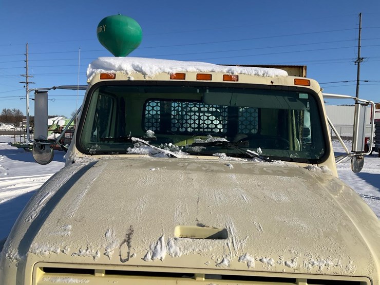 international-4900-image-14