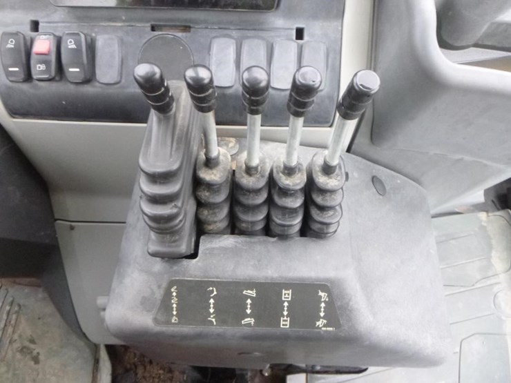 2021-caterpillar-415-il-image-32