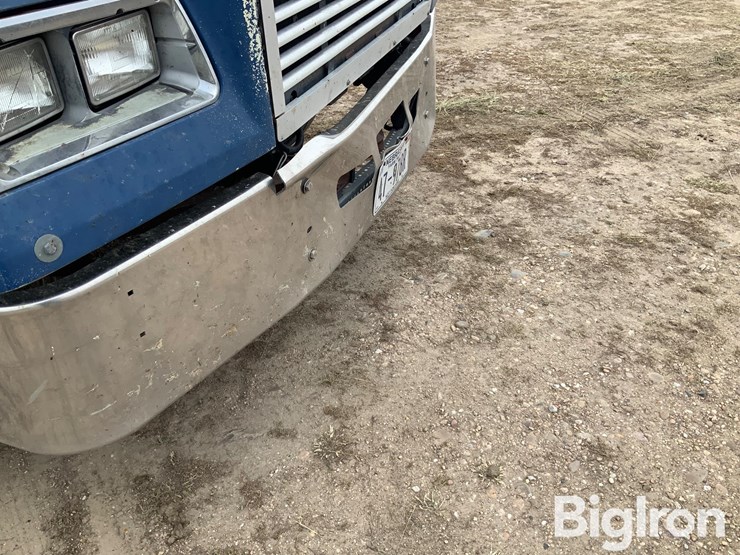 1999-freightliner-fld112-image-16