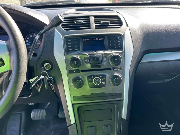 2014-ford-explorer-suv-image-18