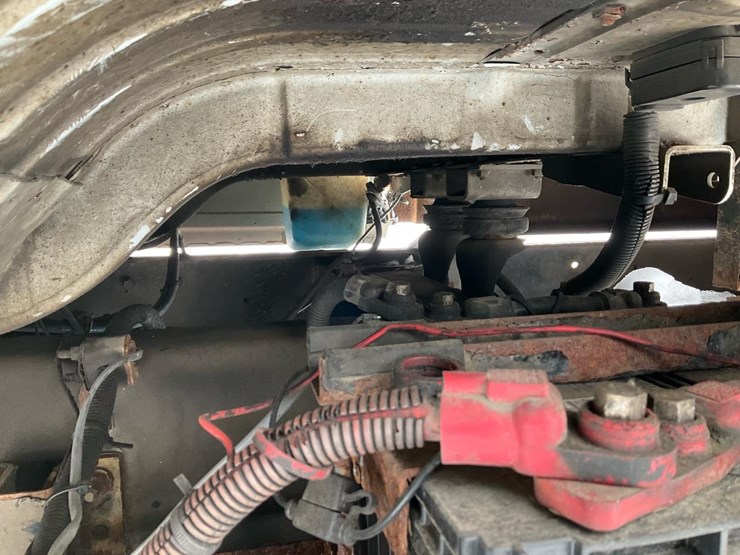 2000-freightliner-fl70-image-22