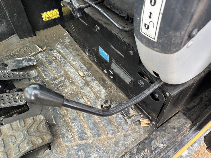 2023-caterpillar-305.5e2-image-32