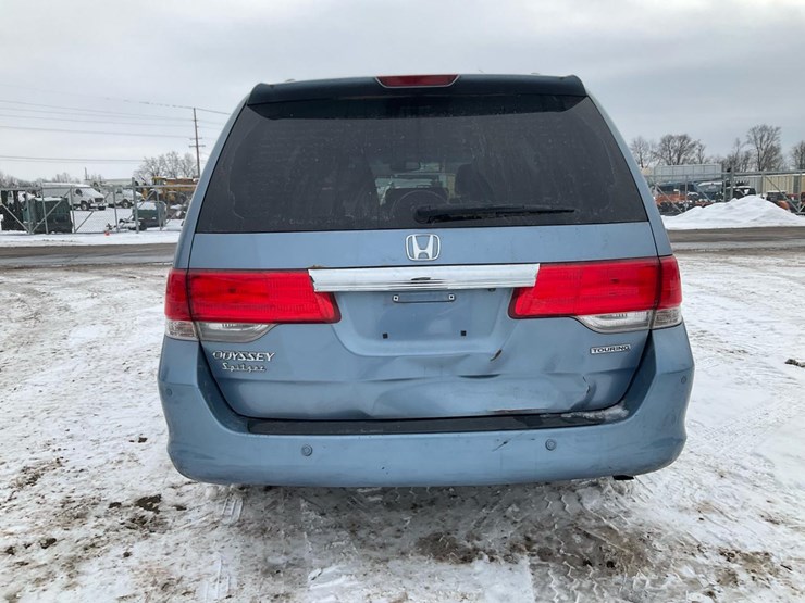 2010-honda-odyssey-touring-image-4